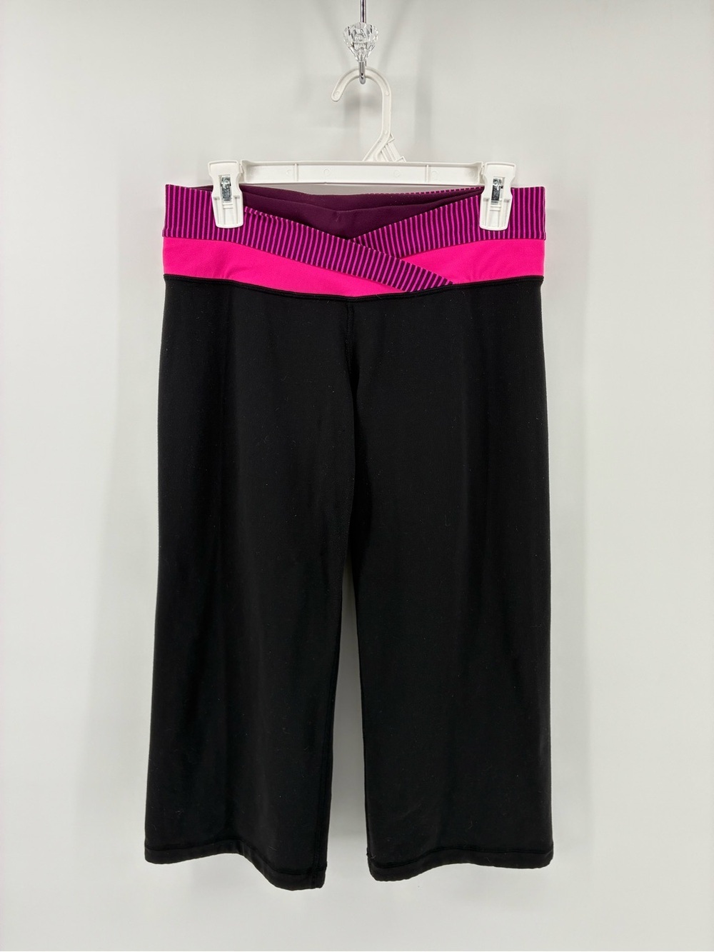 High-Waist Black Capri Pants with Pink Waistband